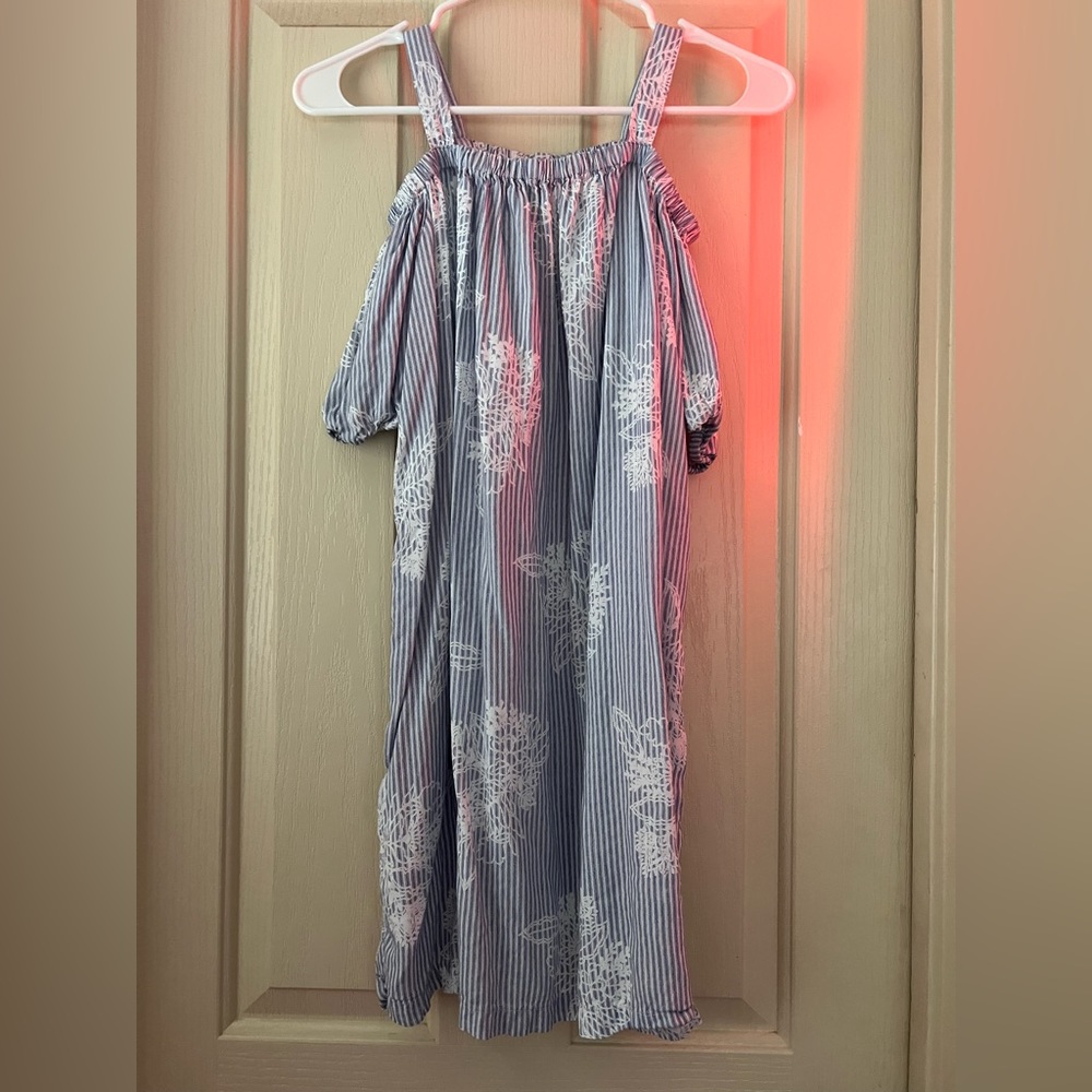 blue dress